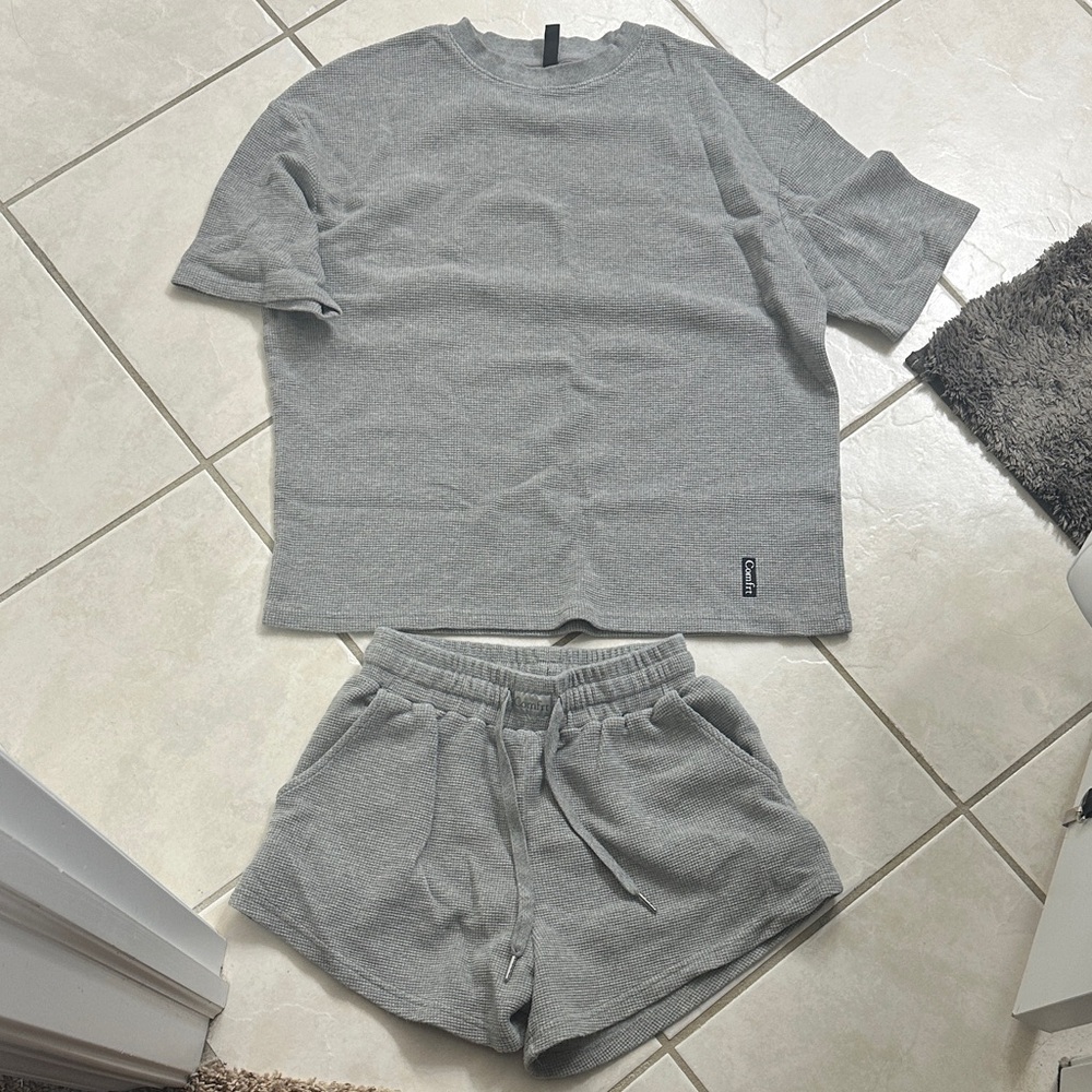 Women's Comfrt Gray Thermal Top & Lounge Shorts Set - Small